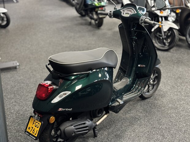 Vespa Sprint Racing Sixties Groen