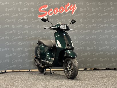 Vespa Sprint Racing Sixties Groen Vespa Sprint Racing Sixties Groen
